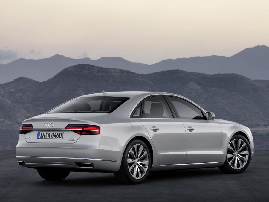  Audi A8 TFSI Quattro (D4) 2013 года  (WW) (фото 5 из 10)